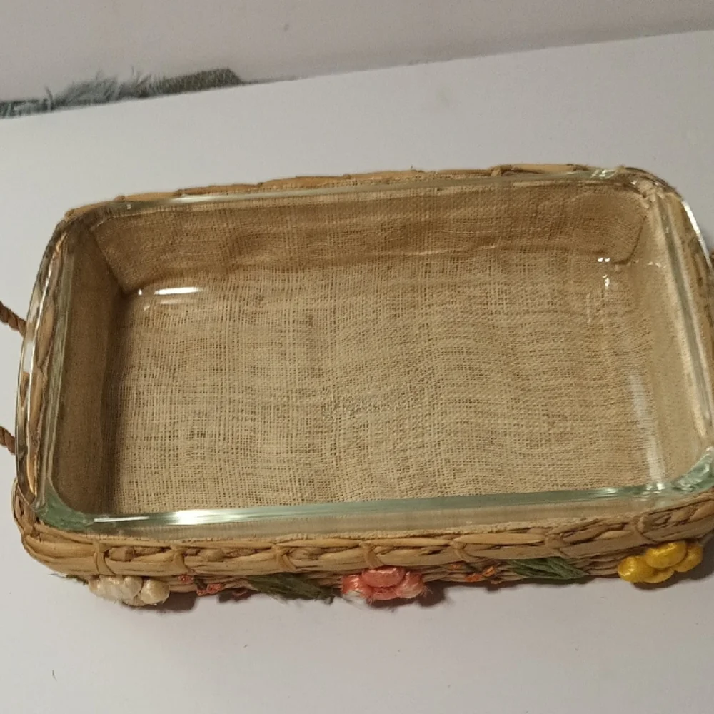 Pyrex 10 By 6 Baking Pan With Adorable Woven Basket Holder